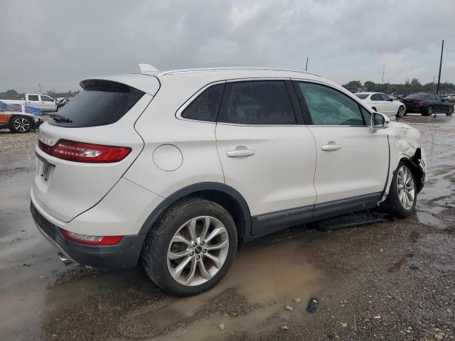 5LMCJ2C92KUL50329 - 2019 LINCOLN MKC SELECT WHITE photo 3