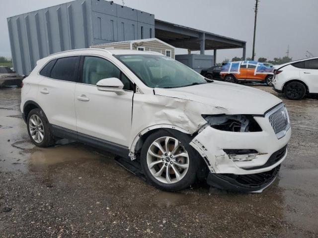 5LMCJ2C92KUL50329 - 2019 LINCOLN MKC SELECT WHITE photo 4