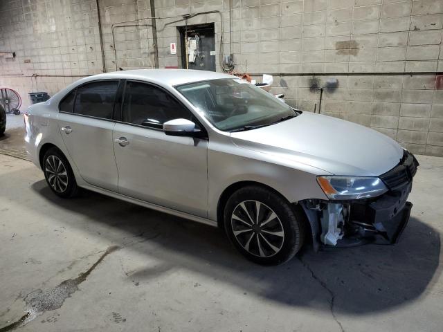 3VWD17AJ7EM360186 - 2014 VOLKSWAGEN JETTA SE SILVER photo 4