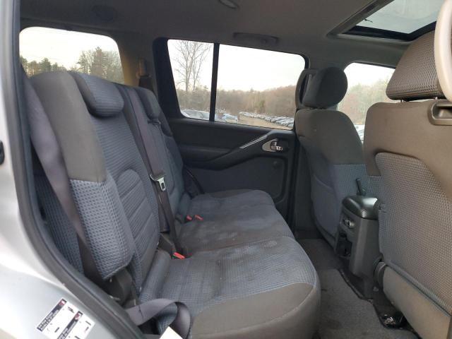 5N1AR18W65C719067 - 2005 NISSAN PATHFINDER LE SILVER photo 11