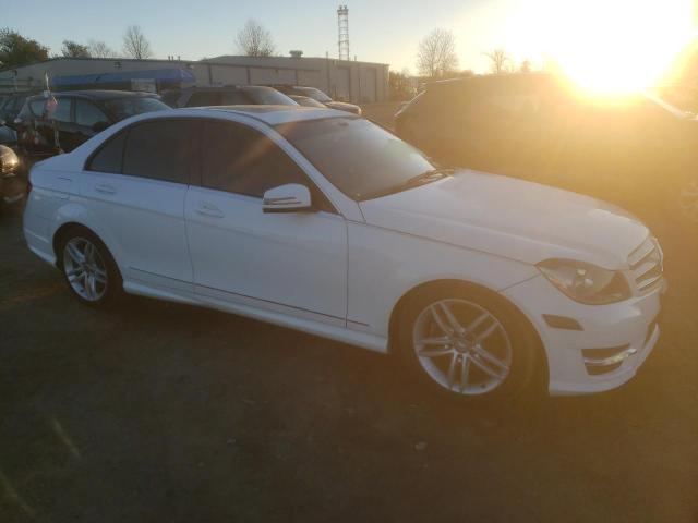 WDDGF4HB6DR289208 - 2013 MERCEDES-BENZ C 250 WHITE photo 4