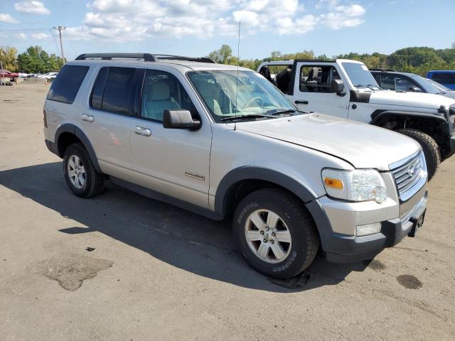 1FMEU73E07UB71873 - 2007 FORD EXPLORER XLT 银色 照片 4
