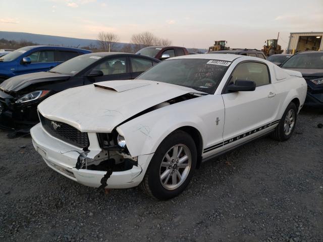 1ZVHT80N285101587 - 2008 FORD MUSTANG WHITE photo 1