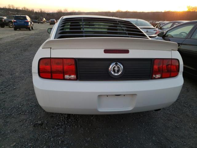 1ZVHT80N285101587 - 2008 FORD MUSTANG WHITE photo 6