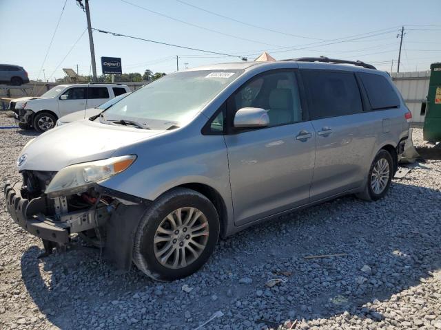 2013 TOYOTA SIENNA XLE, 