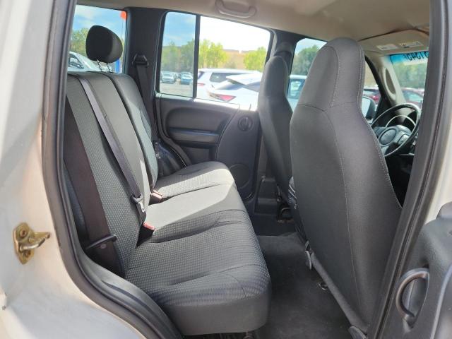 1J4GL48K24W266250 - 2004 JEEP LIBERTY SPORT 白色 照片 11