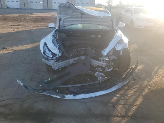 5YJ3E1EB2JF055941 - 2018 TESLA MODEL 3 Blanc photo 5