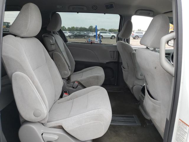 5TDKZ3DC0HS799890 - 2017 TOYOTA SIENNA LE WHITE photo 11