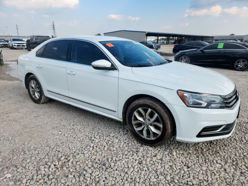 1VWAT7A38HC084945 - 2017 VOLKSWAGEN PASSAT S أبيض صورة 4