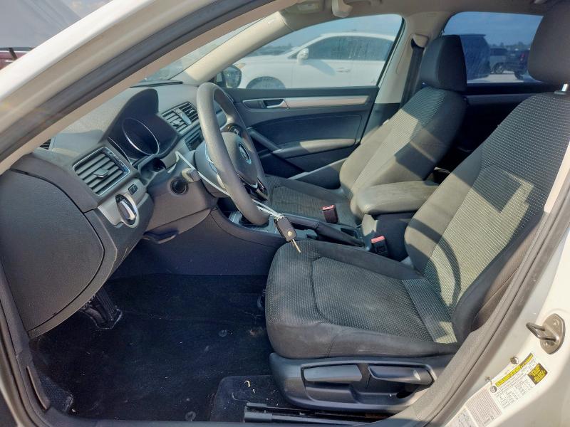 1VWAT7A38HC084945 - 2017 VOLKSWAGEN PASSAT S أبيض صورة 7