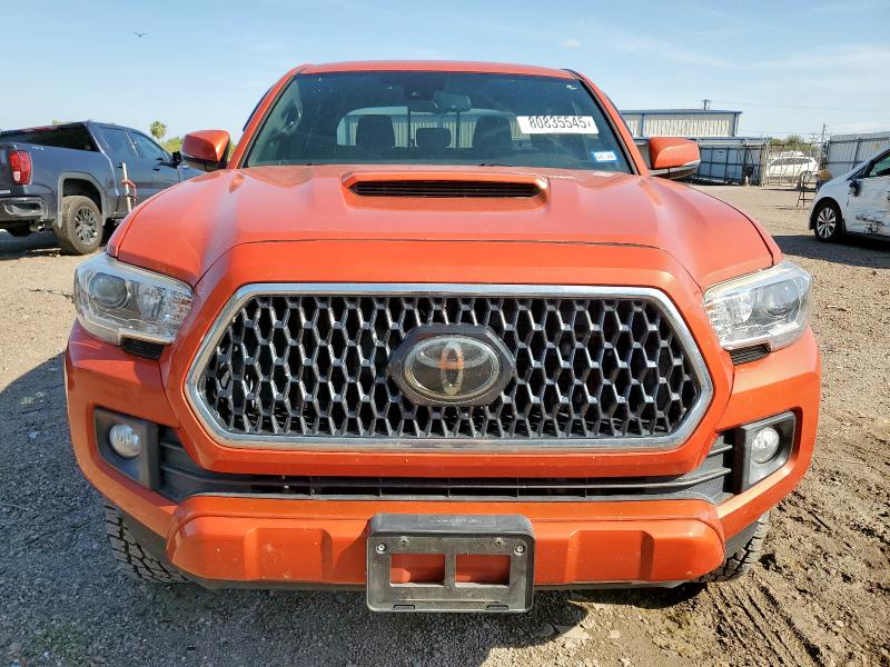 5TFAZ5CN6JX054958 - 2018 TOYOTA TACOMA DOUBLE CAB 橙色 照片 5