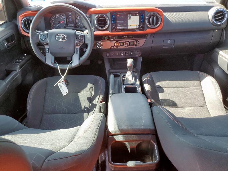 5TFAZ5CN6JX054958 - 2018 TOYOTA TACOMA DOUBLE CAB 橙色 照片 8