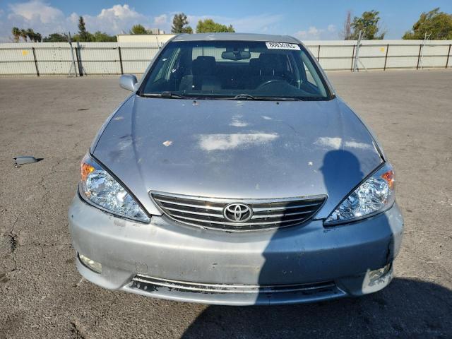 JTDBE32K920127407 - 2002 TOYOTA CAMRY LE SILVER photo 5