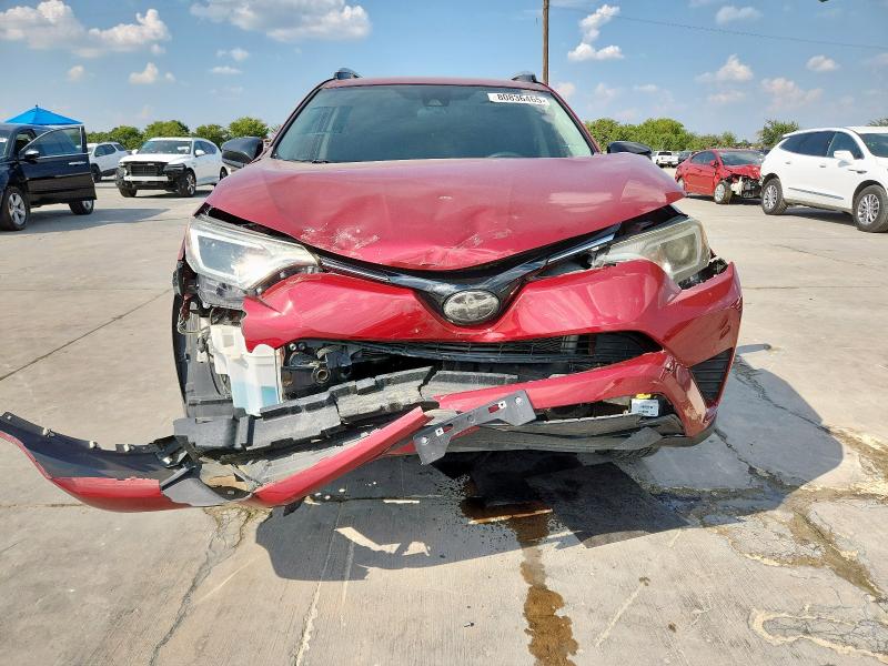 2T3ZFREV1JW451742 - 2018 TOYOTA RAV4 LE Czerwony zdjęcie 5