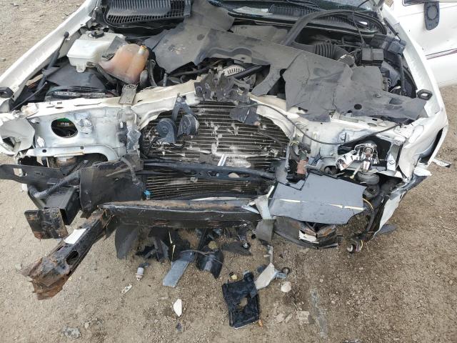 1LNHM81W32Y642964 - 2002 LINCOLN TOWN CAR EXECUTIVE WHITE photo 11