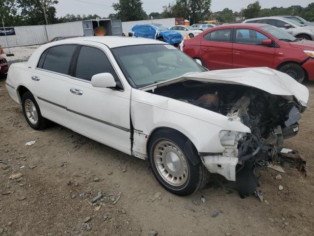 1LNHM81W32Y642964 - 2002 LINCOLN TOWN CAR EXECUTIVE WHITE photo 4