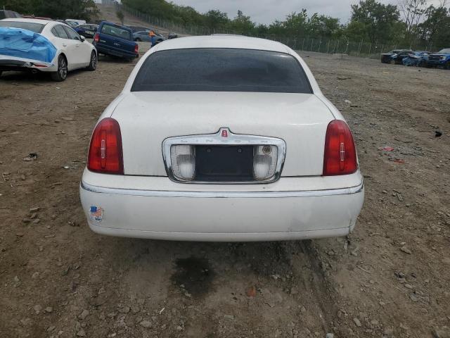 1LNHM81W32Y642964 - 2002 LINCOLN TOWN CAR EXECUTIVE WHITE photo 6
