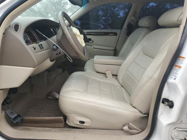 1LNHM81W32Y642964 - 2002 LINCOLN TOWN CAR EXECUTIVE WHITE photo 7