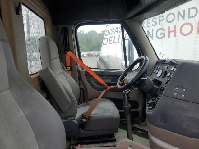 1FUJGEDV9DLFH0612 - 2013 FREIGHTLINER CASCADIA WHITE photo 5