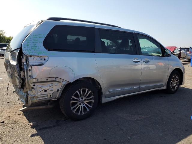 5TDYZ3DC7KS967218 - 2019 TOYOTA SIENNA XLE Gümüş foto 3