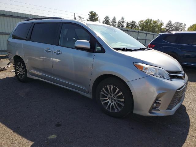 5TDYZ3DC7KS967218 - 2019 TOYOTA SIENNA XLE Gümüş foto 4