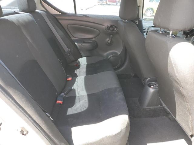 3N1CN7AP7JL807867 - 2018 NISSAN VERSA S Silber Foto 10