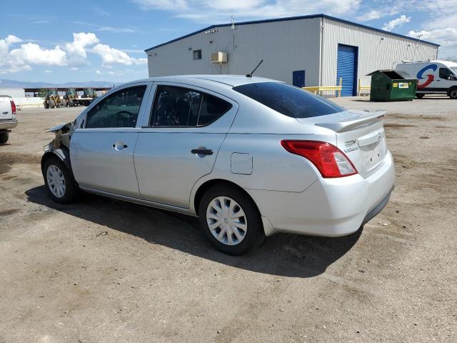 3N1CN7AP7JL807867 - 2018 NISSAN VERSA S Silber Foto 2