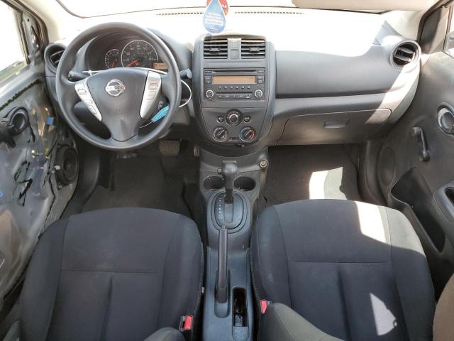 3N1CN7AP7JL807867 - 2018 NISSAN VERSA S Silber Foto 8