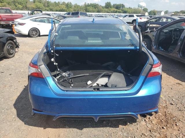 4T1G11AK2LU324402 - 2020 TOYT CAMRY SE BLUE photo 6