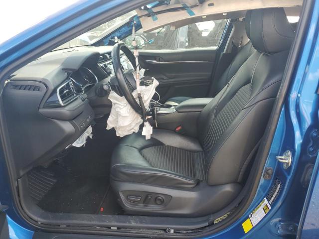 4T1G11AK2LU324402 - 2020 TOYT CAMRY SE BLUE photo 7