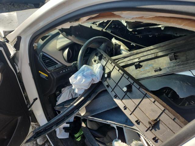 5NMZTDLB9JH075008 - 2018 HYUNDAI SANTA FE S WHITE photo 8