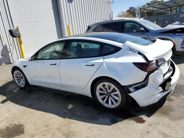 5YJ3E1EA9NF304717 - 2022 TESLA MODEL 3 WHITE photo 2