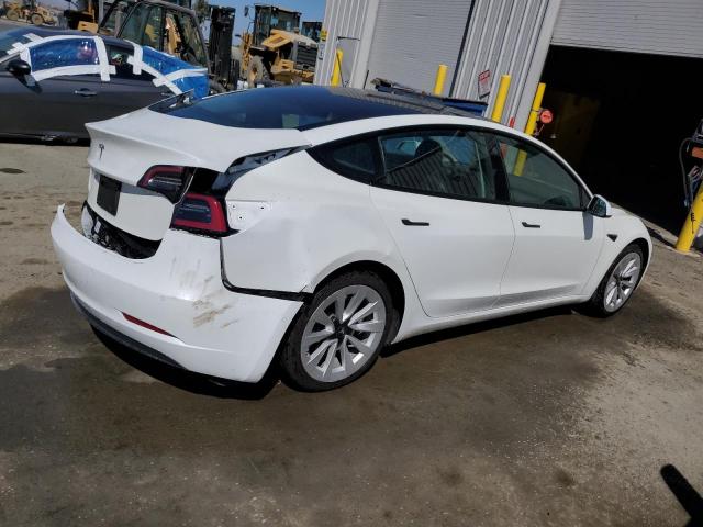 5YJ3E1EA9NF304717 - 2022 TESLA MODEL 3 WHITE photo 3