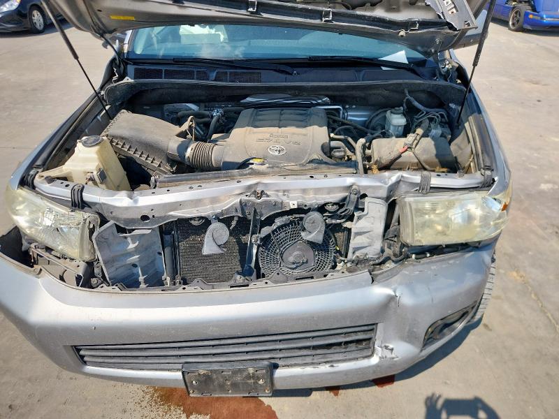 5TDBY5G17ES094220 - 2014 TOYOTA SEQUOIA SR5 银色 照片 12