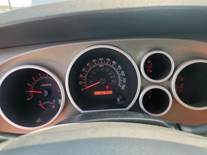 5TDBY5G17ES094220 - 2014 TOYOTA SEQUOIA SR5 银色 照片 9