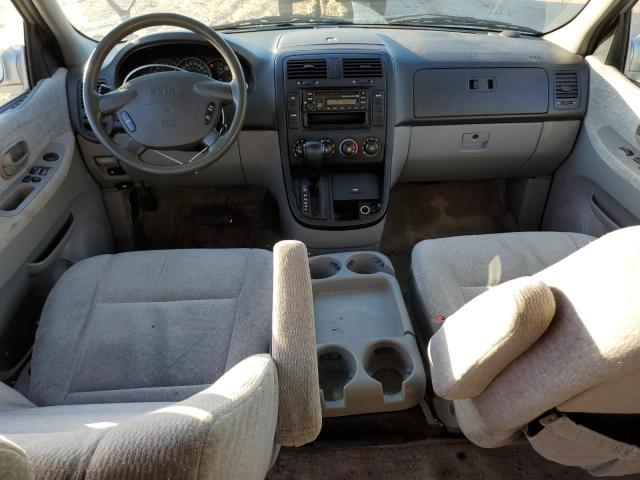 KNDUP131056630919 - 2005 KIA SEDONA EX SILVER photo 8