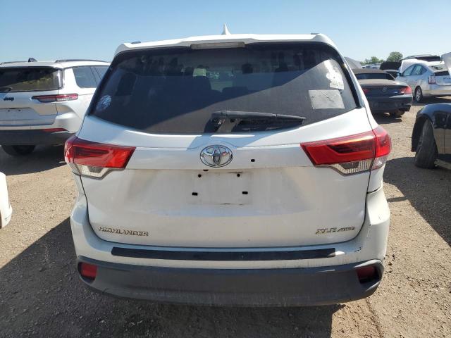 5TDJZRFH0JS878117 - 2018 TOYOTA HIGHLANDER SE 白色 照片 6