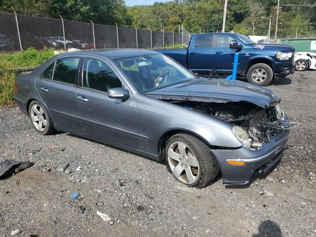 WDBUF83J25X180212 - 2005 MERCEDES-BENZ E 500 4MATIC GRAY photo 4