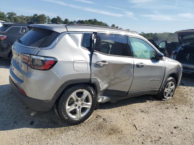 3C4NJDBN4RT596667 - 2024 JEEP COMPASS LATITUDE 银色 照片 3