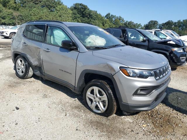 3C4NJDBN4RT596667 - 2024 JEEP COMPASS LATITUDE 银色 照片 4