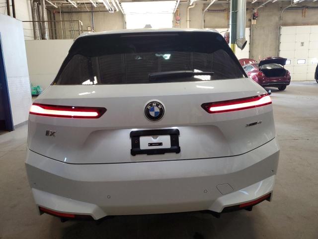 WB543CF0XTCV11439 - 2026 BMW IX XDRIVE45 WHITE photo 6