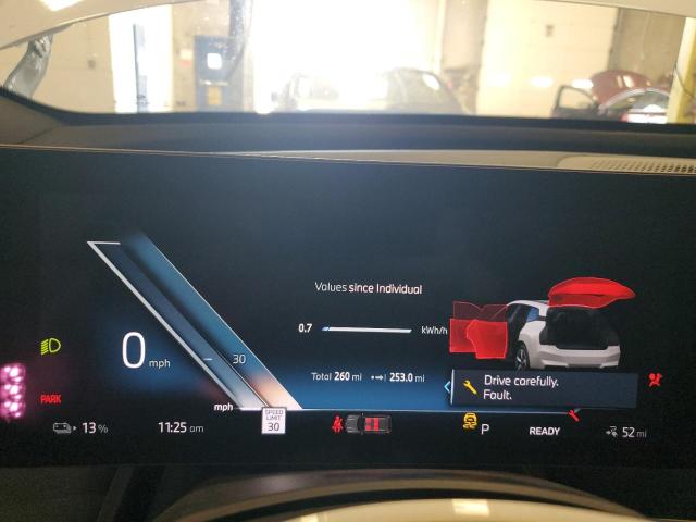 WB543CF0XTCV11439 - 2026 BMW IX XDRIVE45 WHITE photo 9