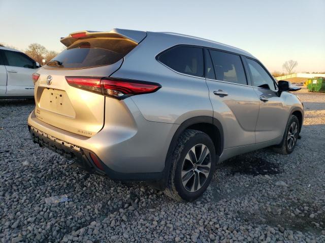 5TDGZRBH7MS141954 - 2021 TOYOTA HIGHLANDER XLE SILVER photo 3