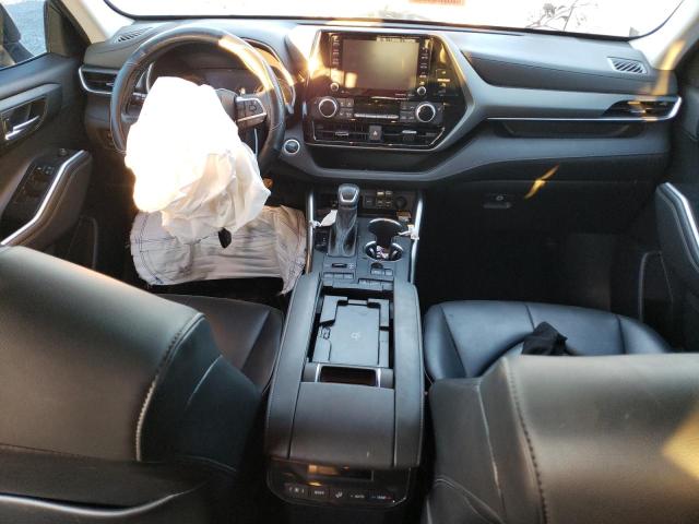 5TDGZRBH7MS141954 - 2021 TOYOTA HIGHLANDER XLE SILVER photo 8