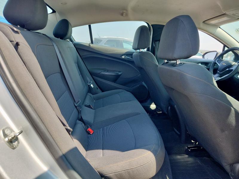 1G1BC5SMXJ7243779 - 2018 CHEVROLET CRUZE LS Srebrny zdjęcie 10