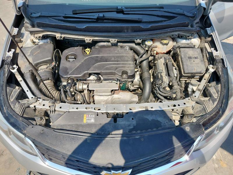 1G1BC5SMXJ7243779 - 2018 CHEVROLET CRUZE LS Srebrny zdjęcie 11