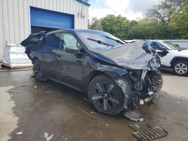 WB523CF09SCS24132 - 2025 BMW IX XDRIVE50 GRAY photo 4