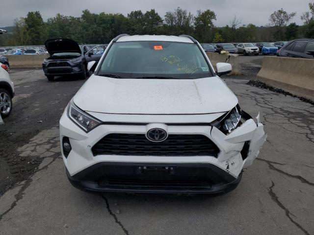 2T3P1RFV4MC149176 - 2021 TOYOTA RAV4 XLE WHITE photo 5
