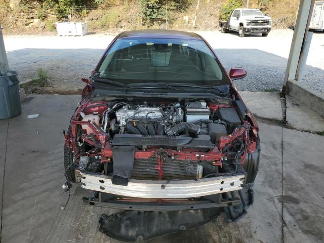 5YFEPMAE0NP364788 - 2022 TOYOTA COROLLA LE RED photo 5