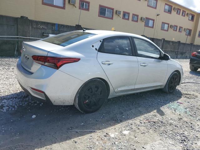 3KPC24A35KE075116 - 2019 HYUNDAI ACCENT SE فضي صورة 3